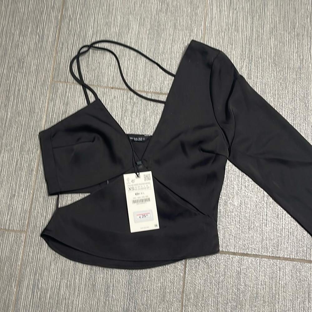 Zara brand new top extra small was $50 reduced to $26 on sale one long sleeve